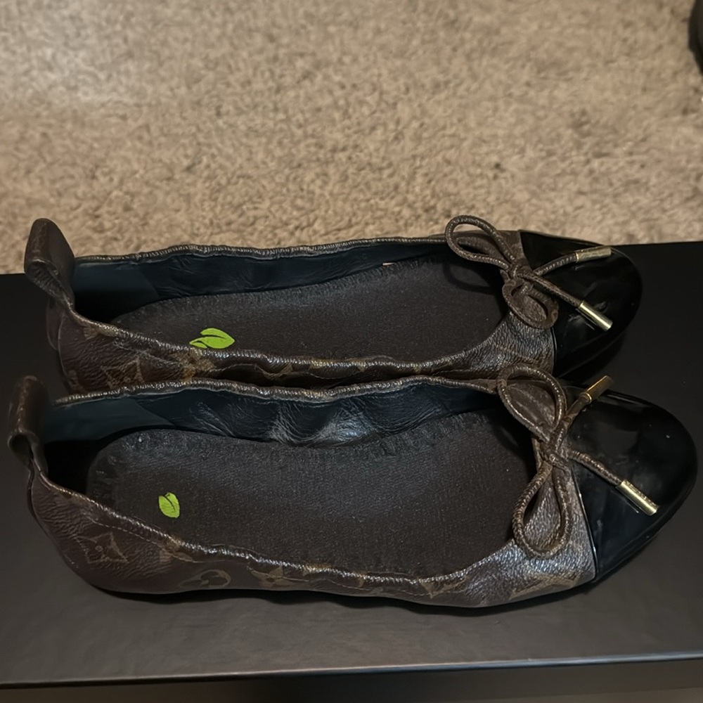 Louis Vuitton brown flats - Picture 2 of 4